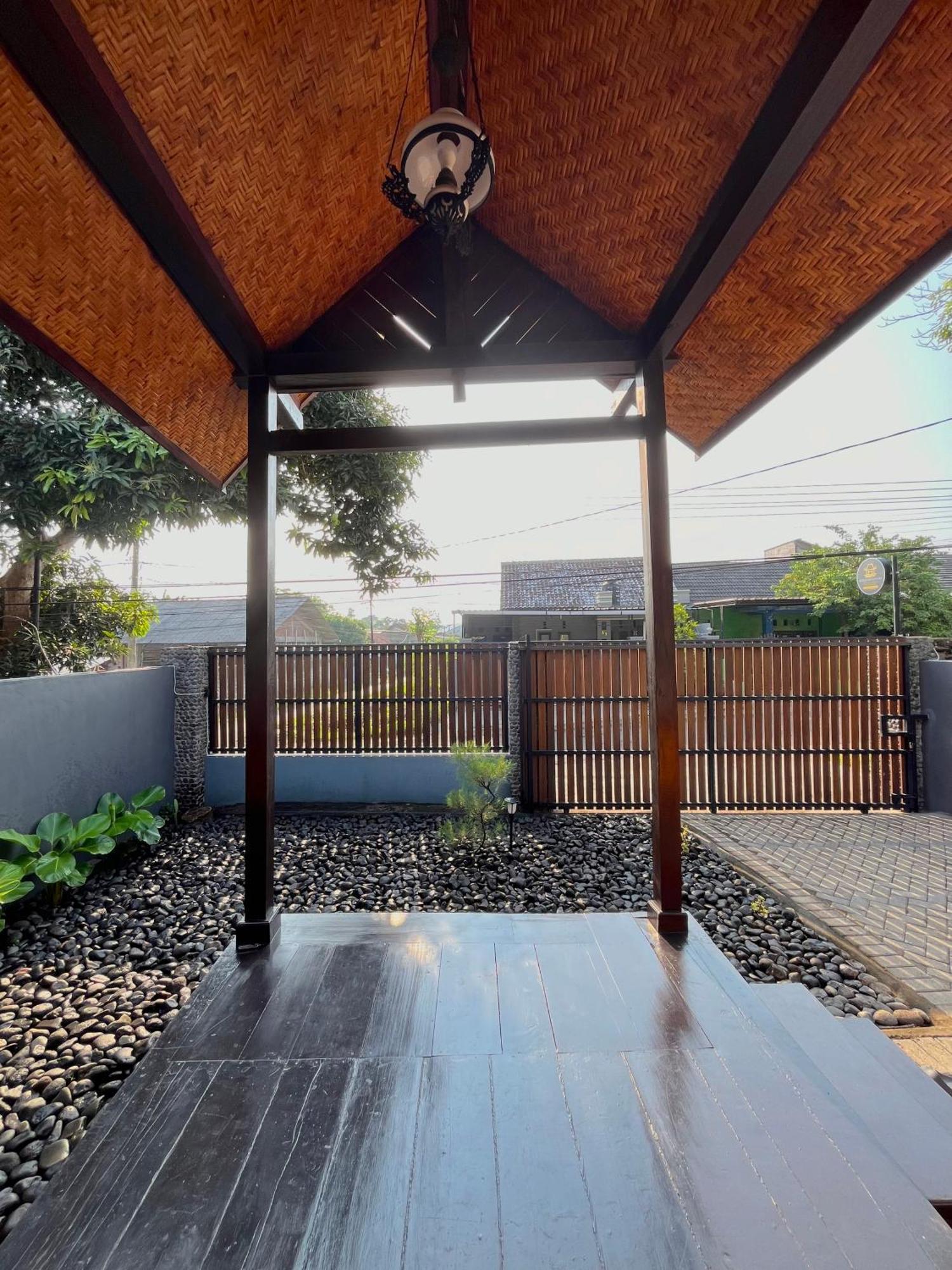 Joglo Homestay Banyuwangi מראה חיצוני תמונה